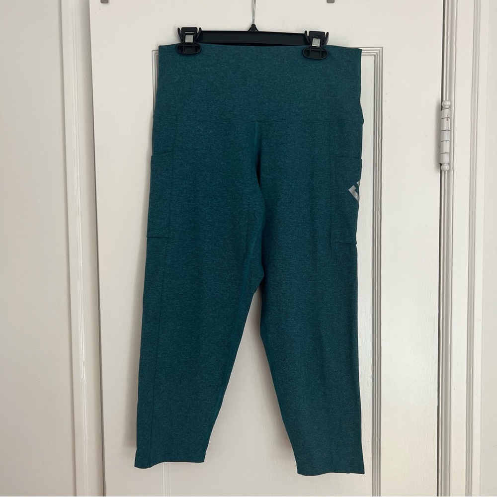 Superfit Hero heathered teal pocket capri leggings